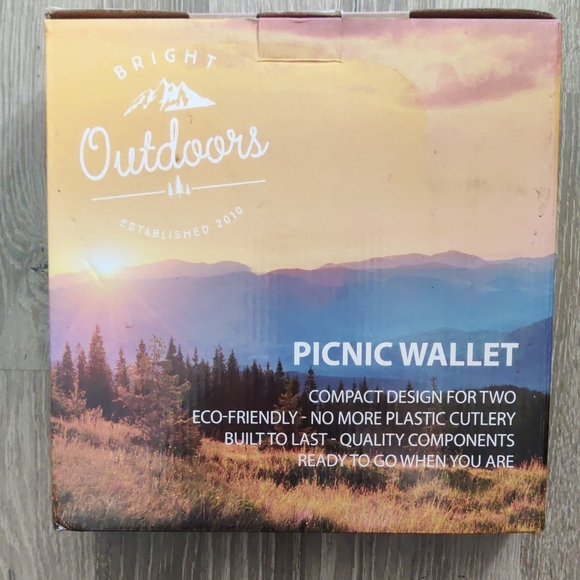 Portable Picnic Cutlery Set with Plates and Corkscrew - Olive Interior - Picture 5 of 7